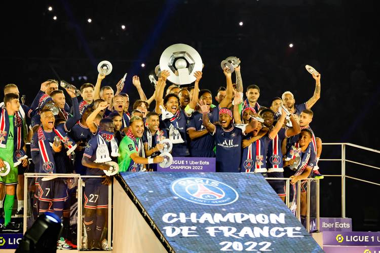 本菲卡客场2-0阿贾克斯，萨穆埃尔-达尔、巴雷罗建功（本菲卡客场2比0击败阿贾克斯，萨穆埃尔-达尔和巴雷罗进球）