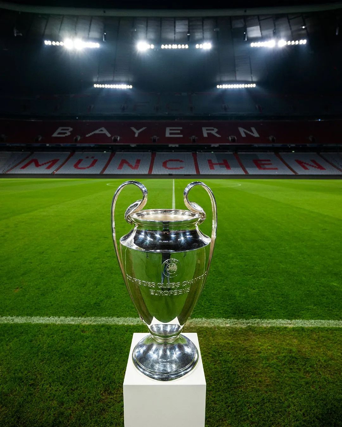 带队6战4胜重回积分榜榜首，穆斯卡特当选中超9／10月最佳教练（穆斯卡特率队6战4胜再登榜首，荣膺中超9／10月最佳教练）