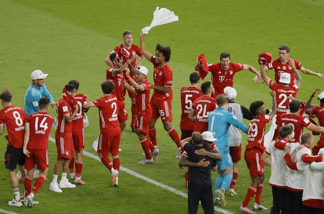 拜仁客战斯图加特：雅克松、金玟哉首发，乌尔比希出战（拜仁客场对阵斯图加特：雅克松、金玟哉先发，乌尔比希登场）