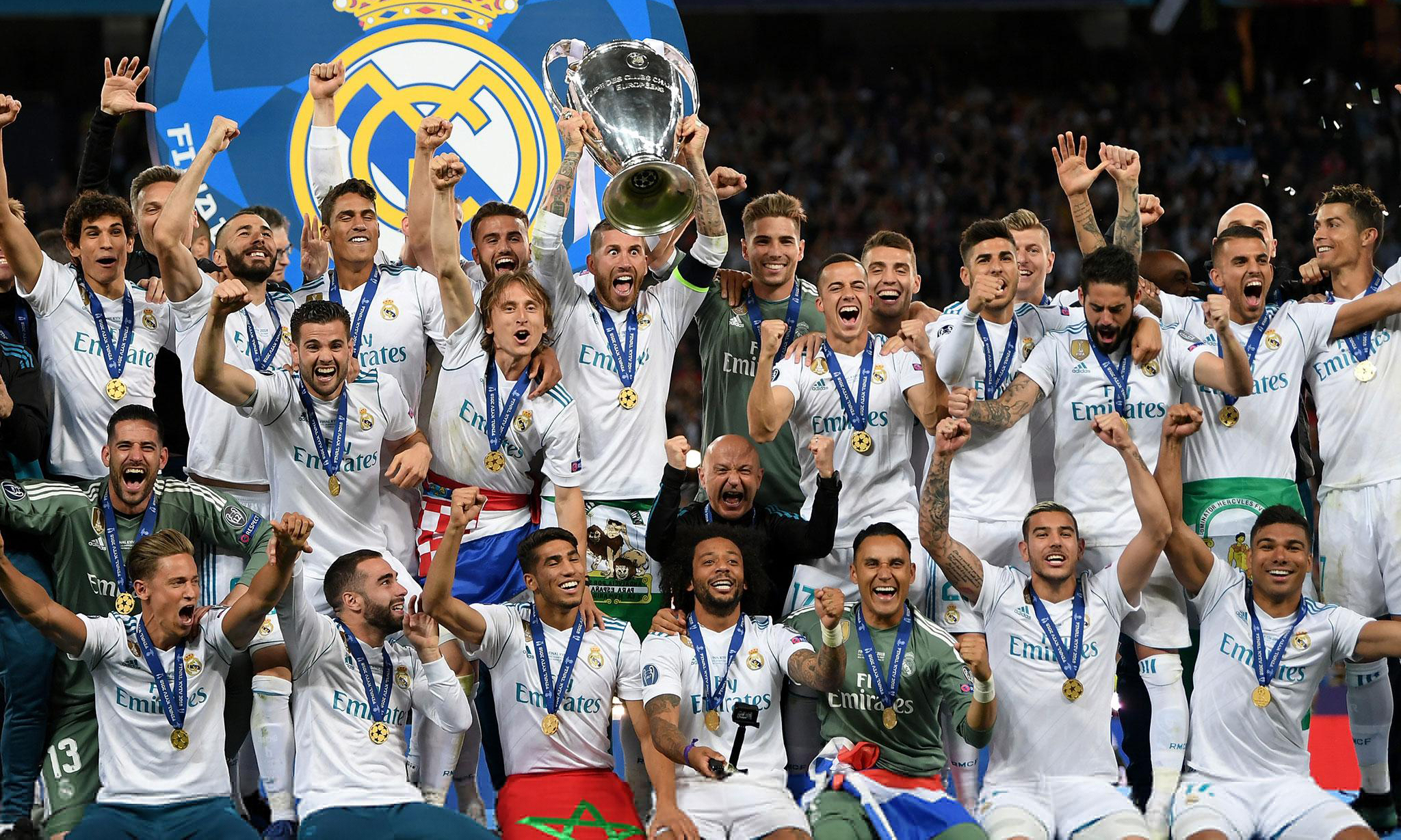 球星连续三次强硬打成（球星三度强硬打进）