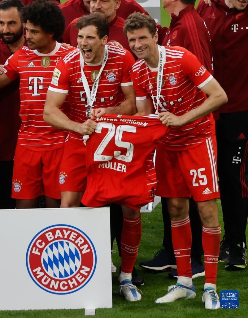 英媒：费迪南德称卢克-肖在曼联有重要地位，他需要证明自己